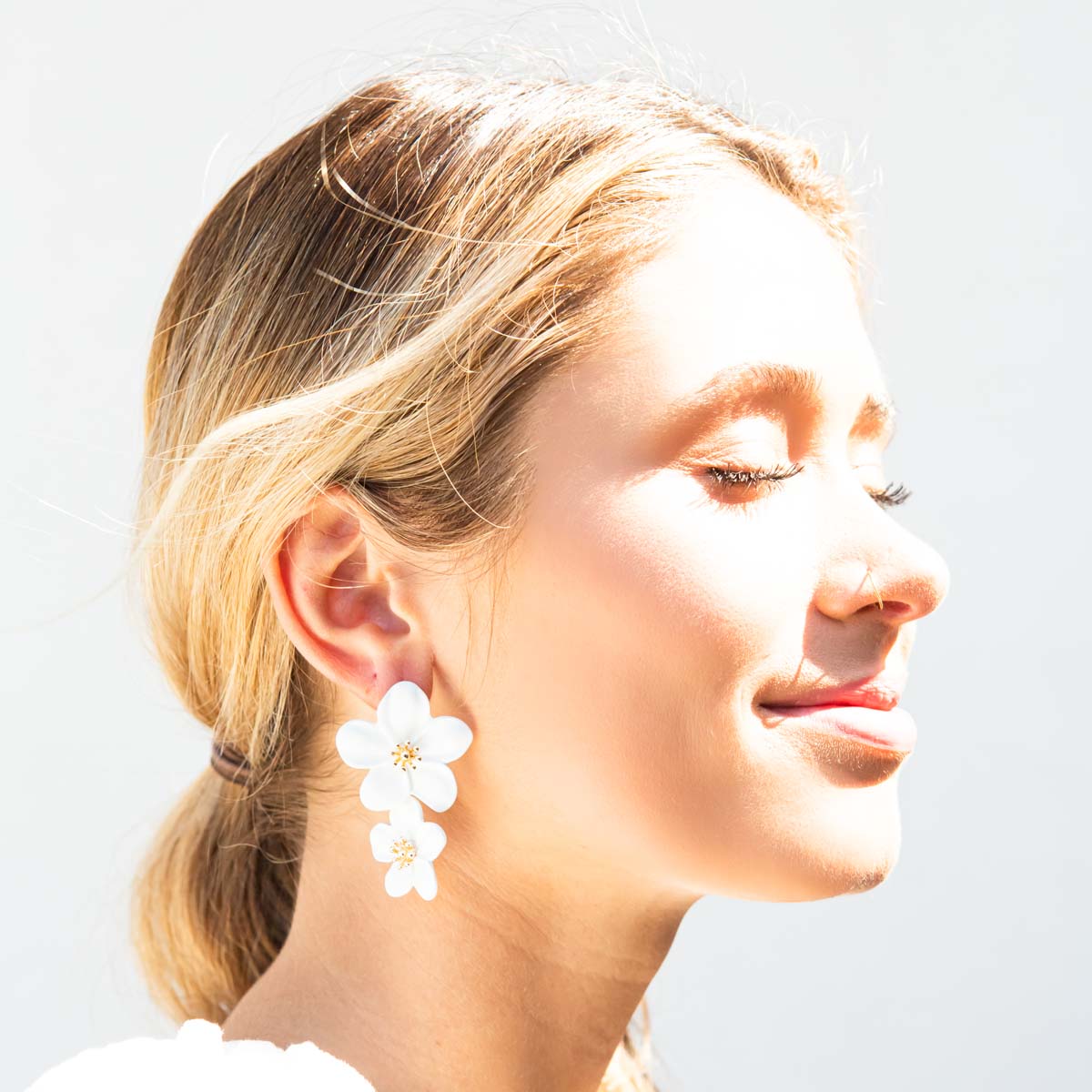 Hibiscus Drop Earrings - White/Gold-K. Ellis Boutique